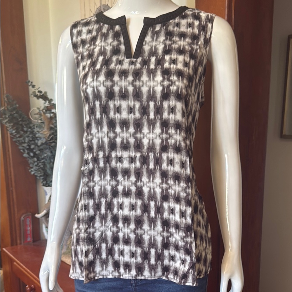NWT northern reflections size small Black and White Sleeveless Top
